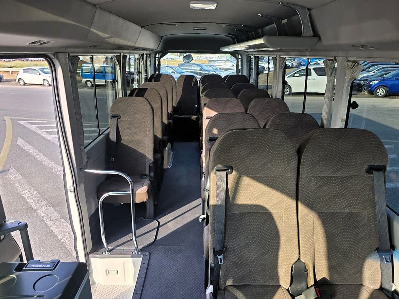 Toyota Coaster Toyota Coastor Vip 4.2l diesel M/T 22 seats with Electric Door and Cool Box White Color 2026 Model