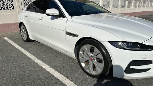 جاكوار XE