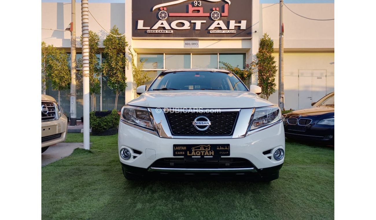 Nissan Pathfinder American import number 2, white color inside gray, fingerprint, rear camera screen, cruise control,