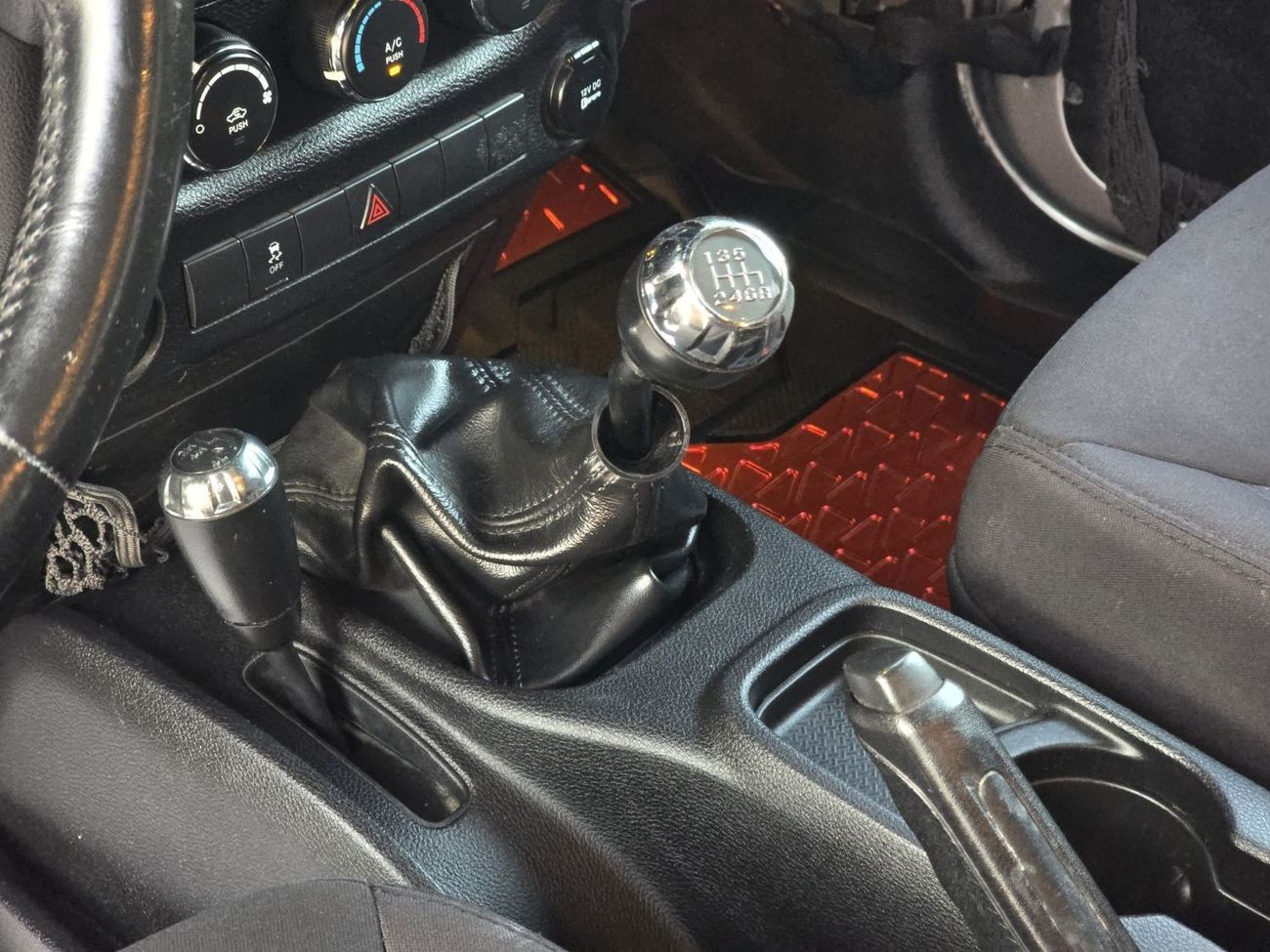 جيب رانجلر Unlimited Sport S 3.6L M/T JEEP WRANGLER 2014 US MANUAL // PERFECT CONDITION