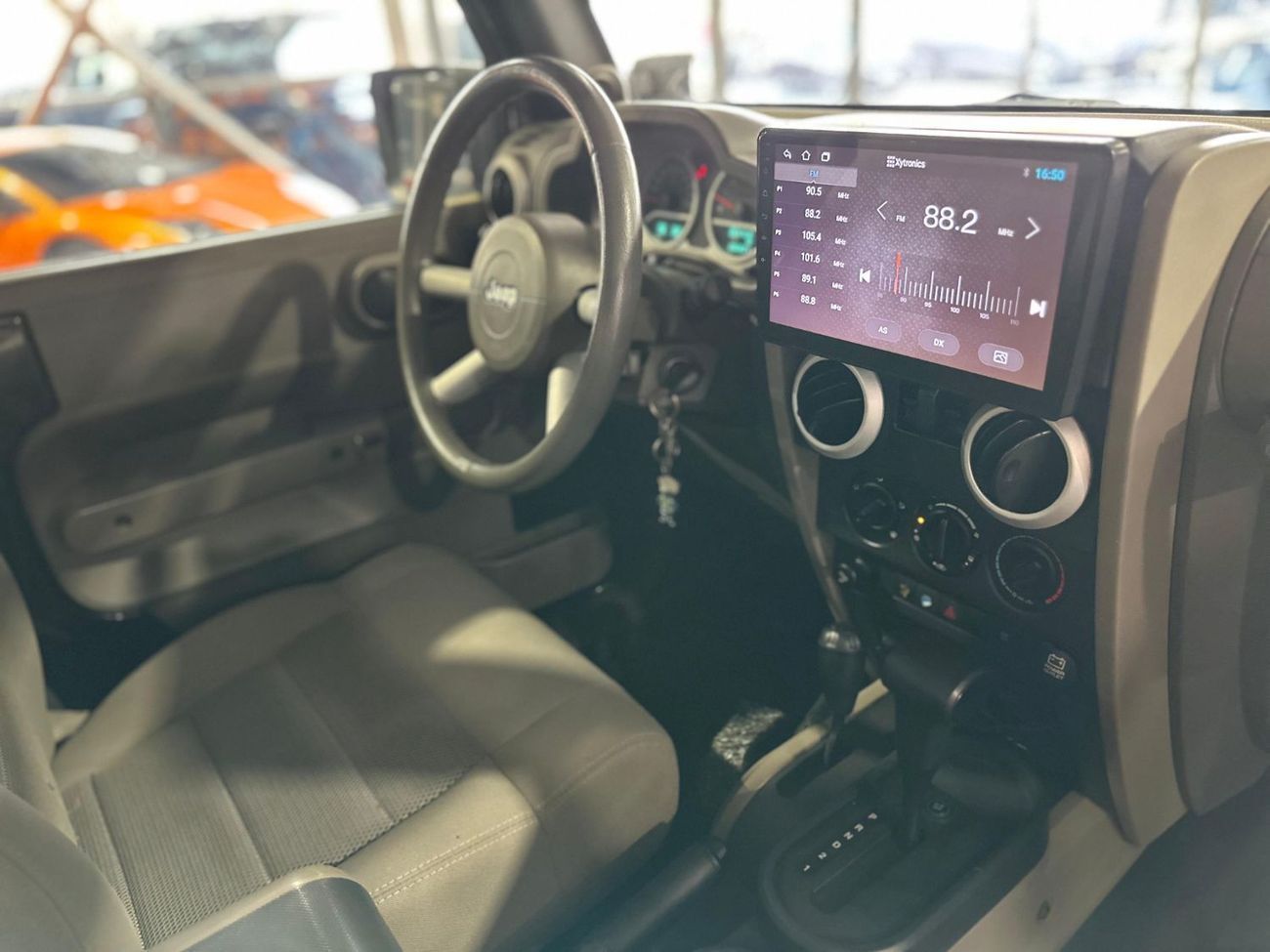 جيب رانجلر Sahara 3.6L A/T