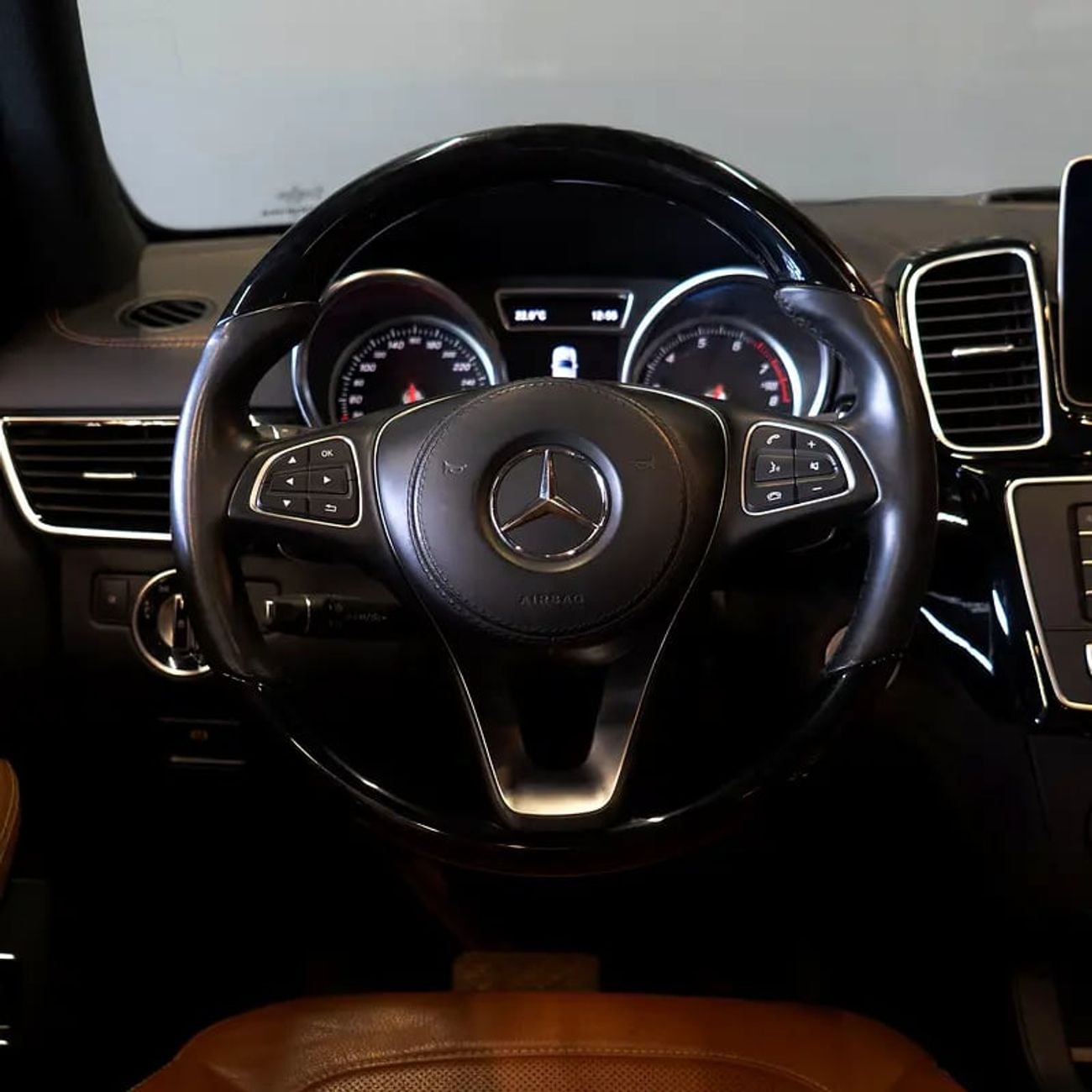 مرسيدس بنز GLS 500 2,682 P.M • 0% Downpayment • Mercedes GLS500 • 1 Year Warranty