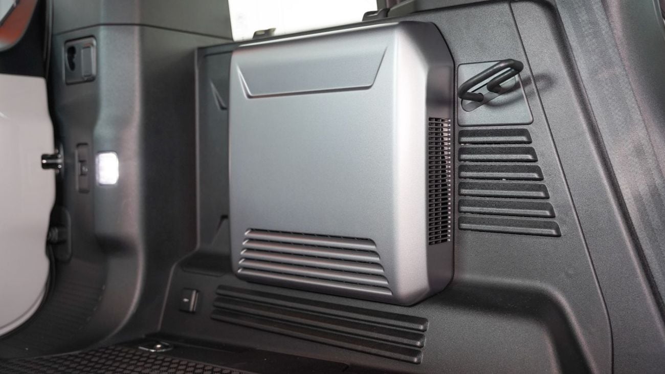 لاند روفر ديفندر Land Rover Defender X-Dynamic HSE P400 - 2026 - GCC (Export)