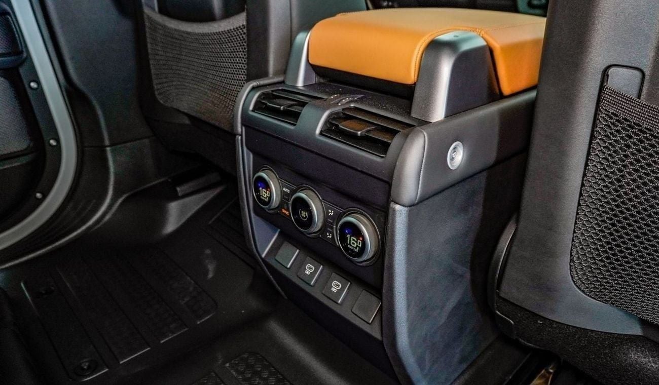 لاند روفر ديفندر | Black Pack Edition - 7seats - 2024 - 3 Years Warranty