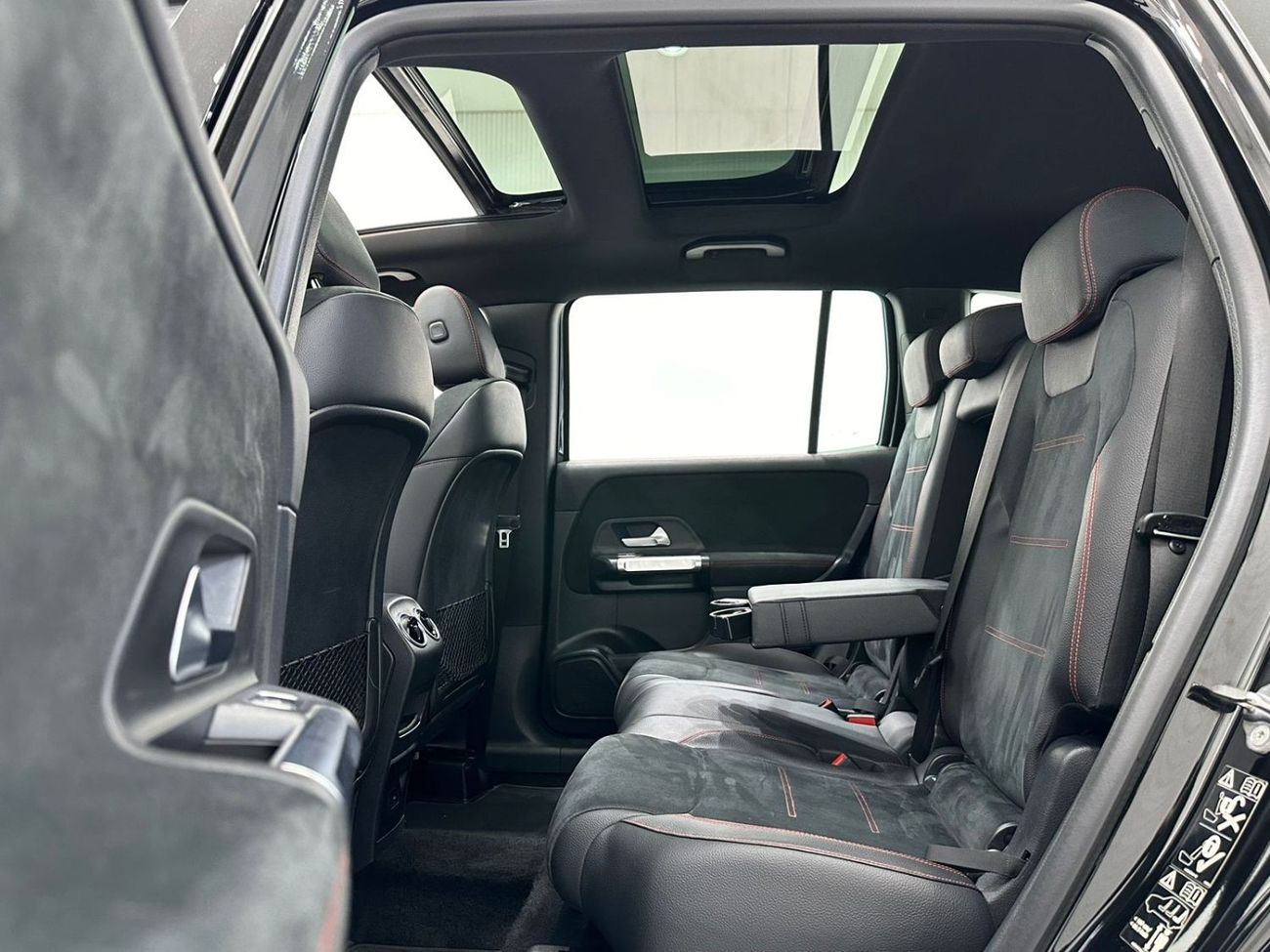 مرسيدس بنز GLB 200 2022 Mercedes Benz GLB200 AMG Premium 7 Seater, Oct 2027 Mercedes Warranty, Full Options, GCC