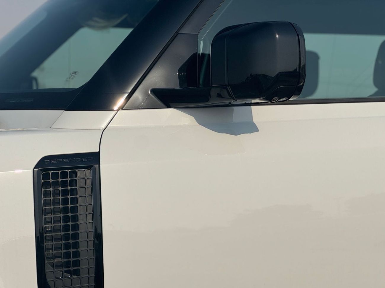 Land Rover Defender P400 90 SE 3.0L (5 Seater)