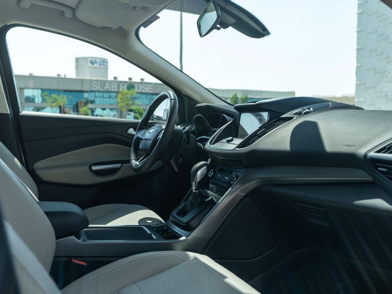 Ford Escape AED 865 PM • ESCAPE AWD SE • ONLY 40K KM • OFFICIAL FORD WARRANTY AND SERVICE PLAN