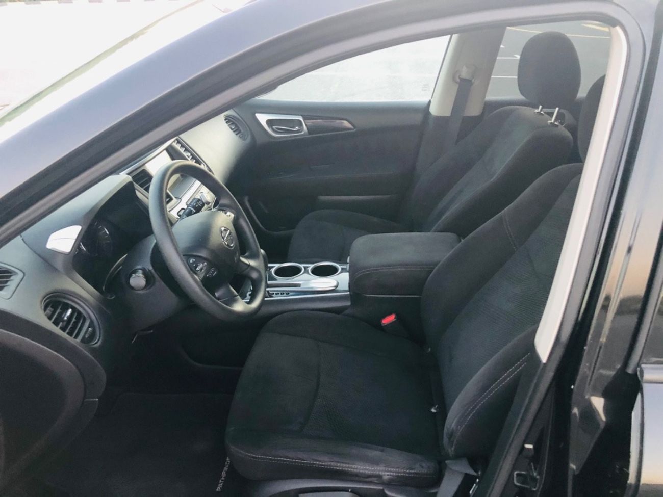 Nissan Pathfinder MODEL 2016 CAR PERFECT CONDITION INSIDE AND OUTSIDE NO ANY MECHANICAL ISSUES FULL