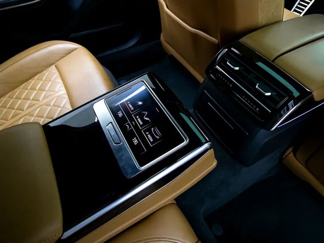 Audi S8 TFSI quattro 4.0L | GCC Spec | With Service Contract