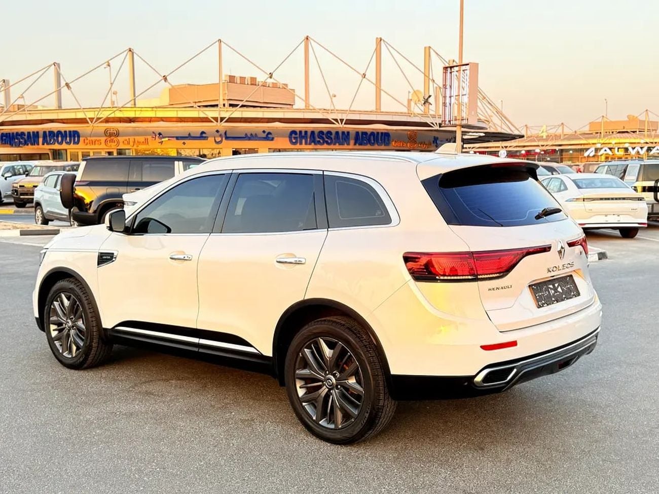 رينو كوليوس إس إي Limited 4WD GCC Specs 2.5L excellent condition