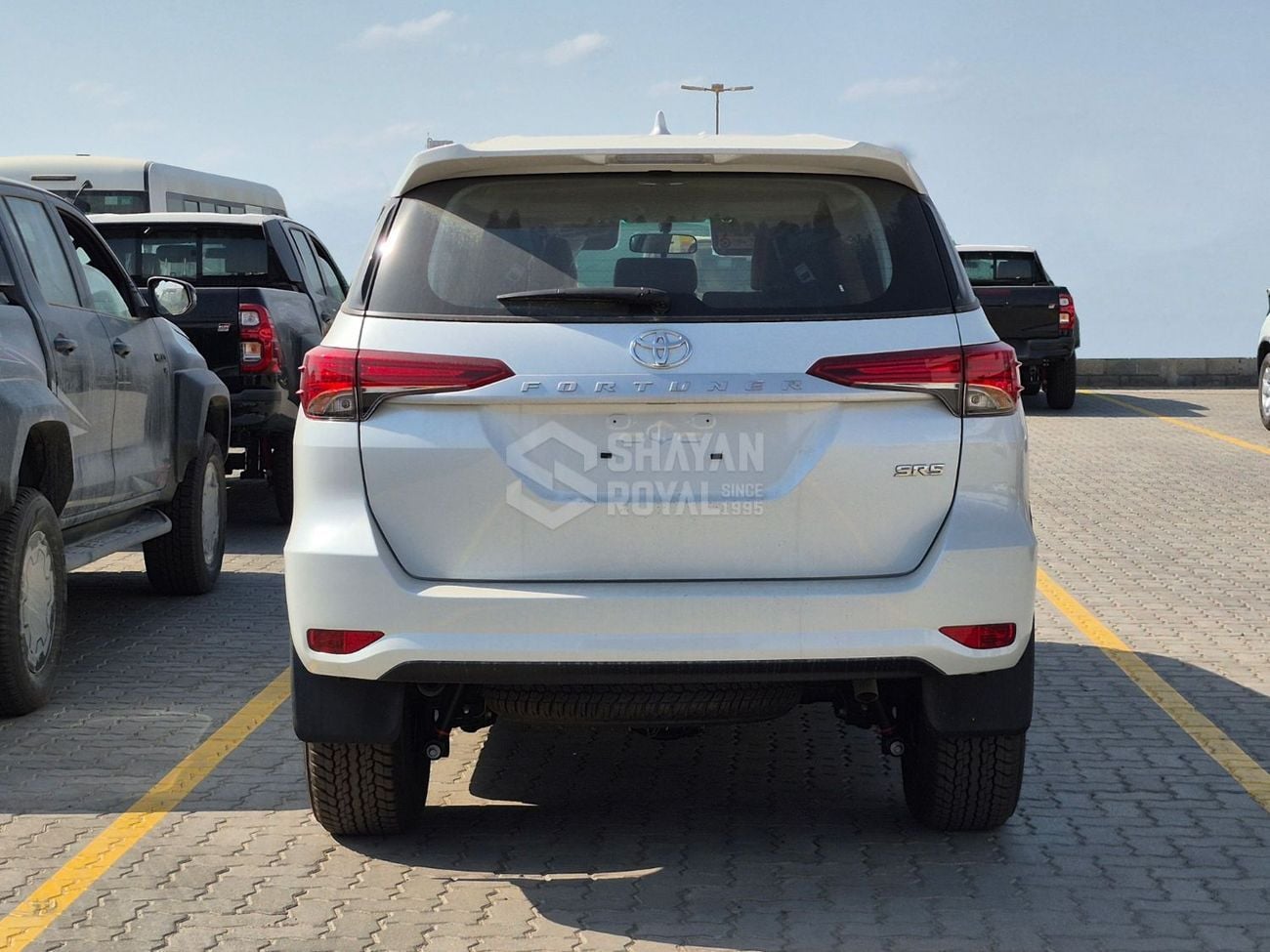 Toyota Fortuner STANDARD 2.7L PETROL 4WD AT 7-SETAS 2026MY