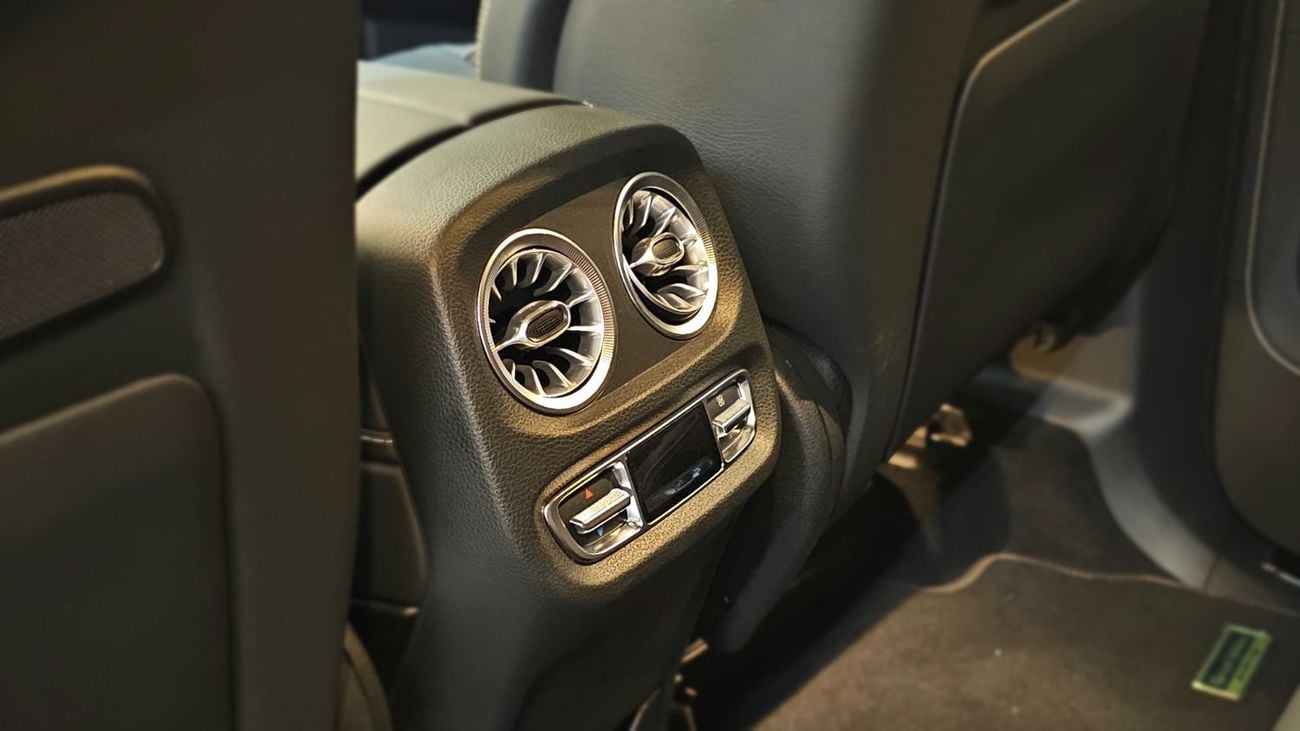 مرسيدس بنز G 63 AMG STD نسخة الجراند اسود مطفي داخلية كاربون فايبر