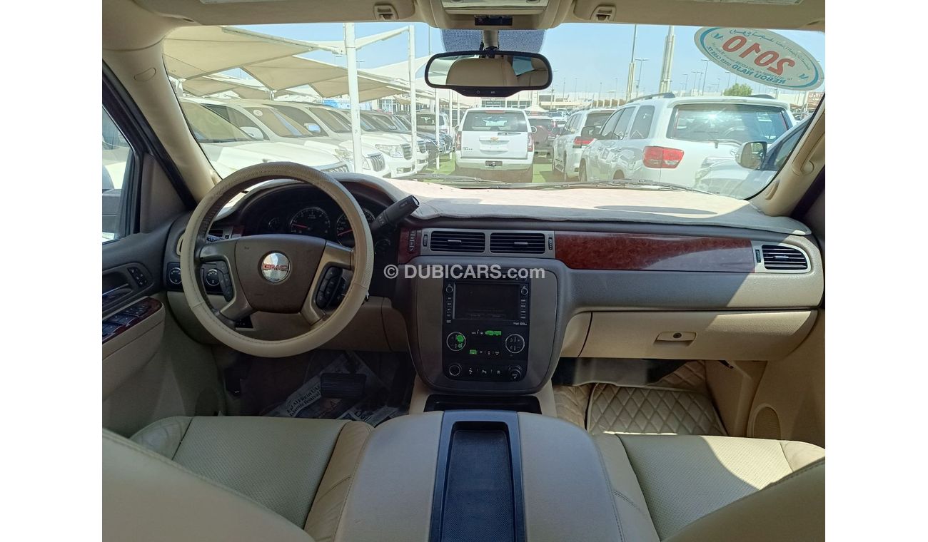 GMC Yukon car in excellent condition with no accidents