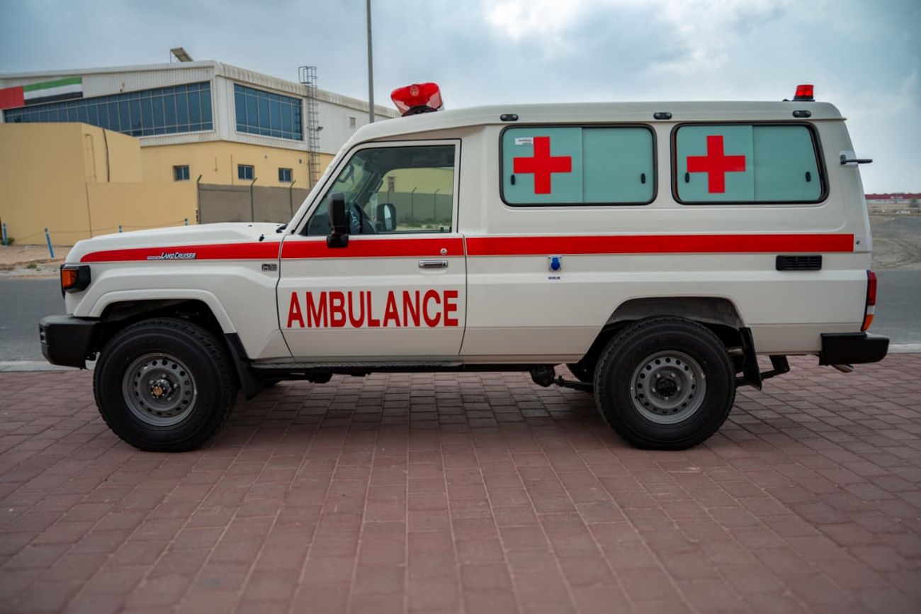 تويوتا لاند كروزر 70 LC 78 | Manual Transmission | 4.2L Diesel | 3 door | Basic Life Support Ambulance