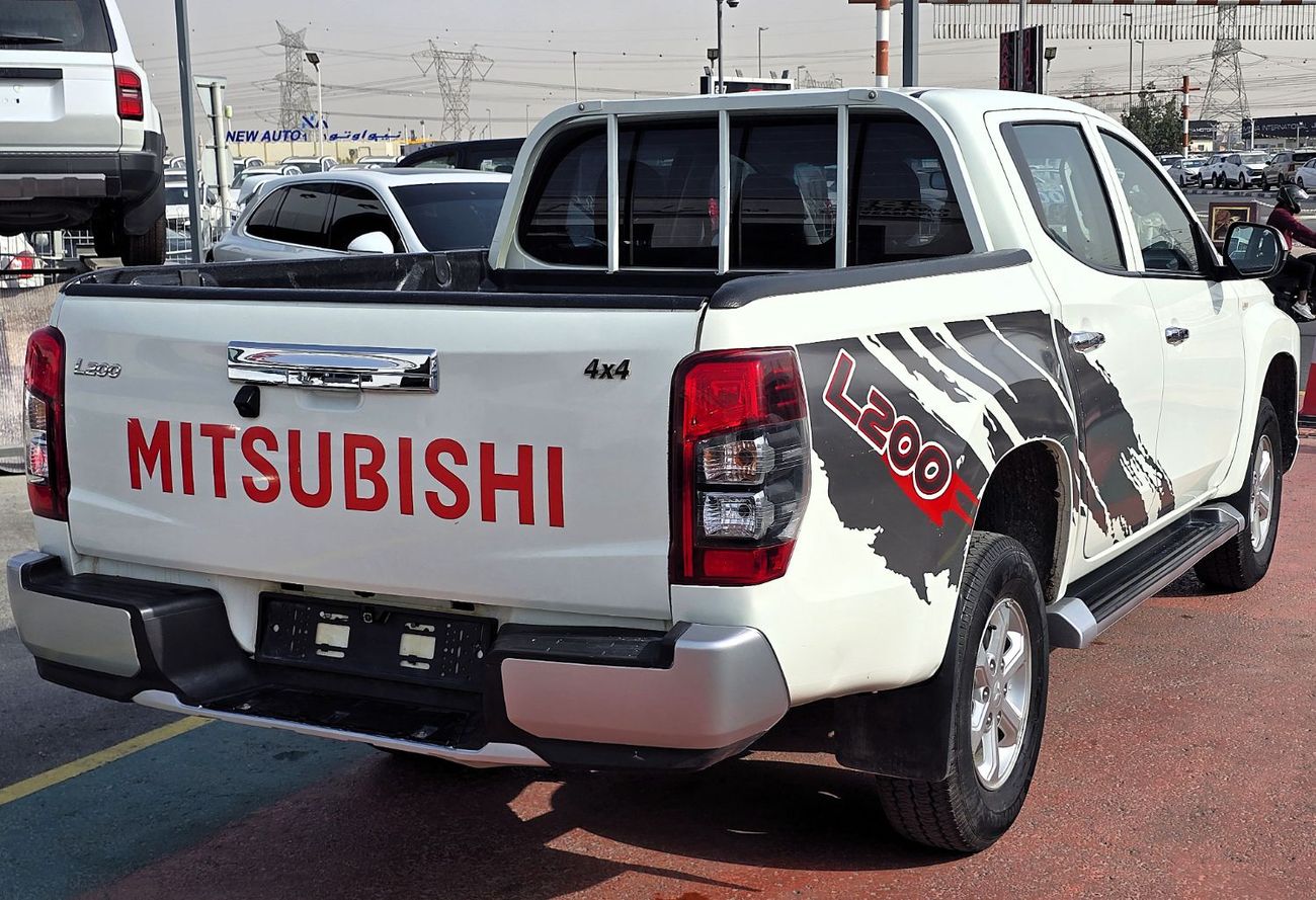 Mitsubishi L200 Used Mitsubishi58 L200 GLX 2.4L Petrol M/T 4*4  GCC White Color  2022 Model