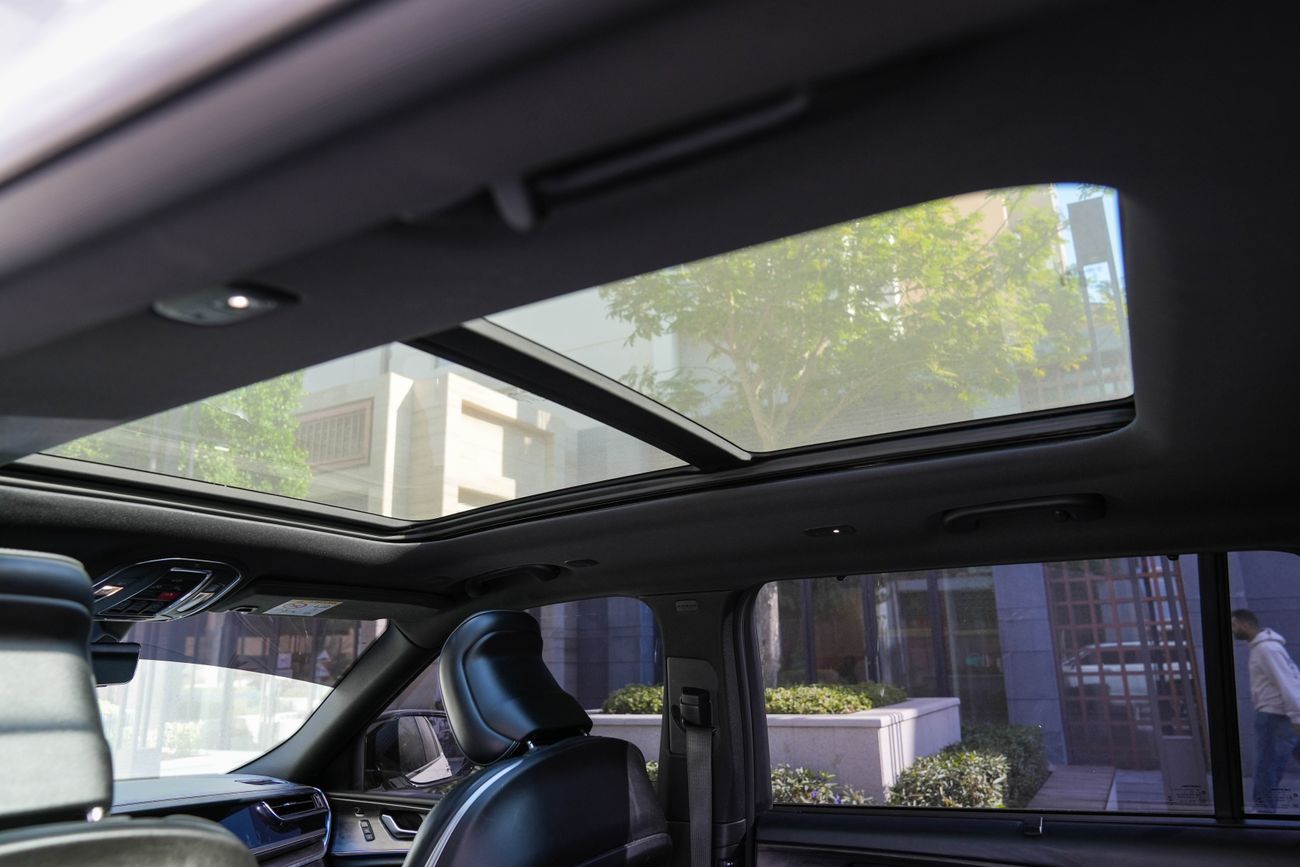 جيب جراند شيروكي overland 7seater