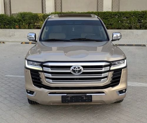 تويوتا لاند كروزر Toyota landcruise 2011model Facelifted 2025 GXR 4.0L v8 petrol Engine Colour Gold push start Transmi