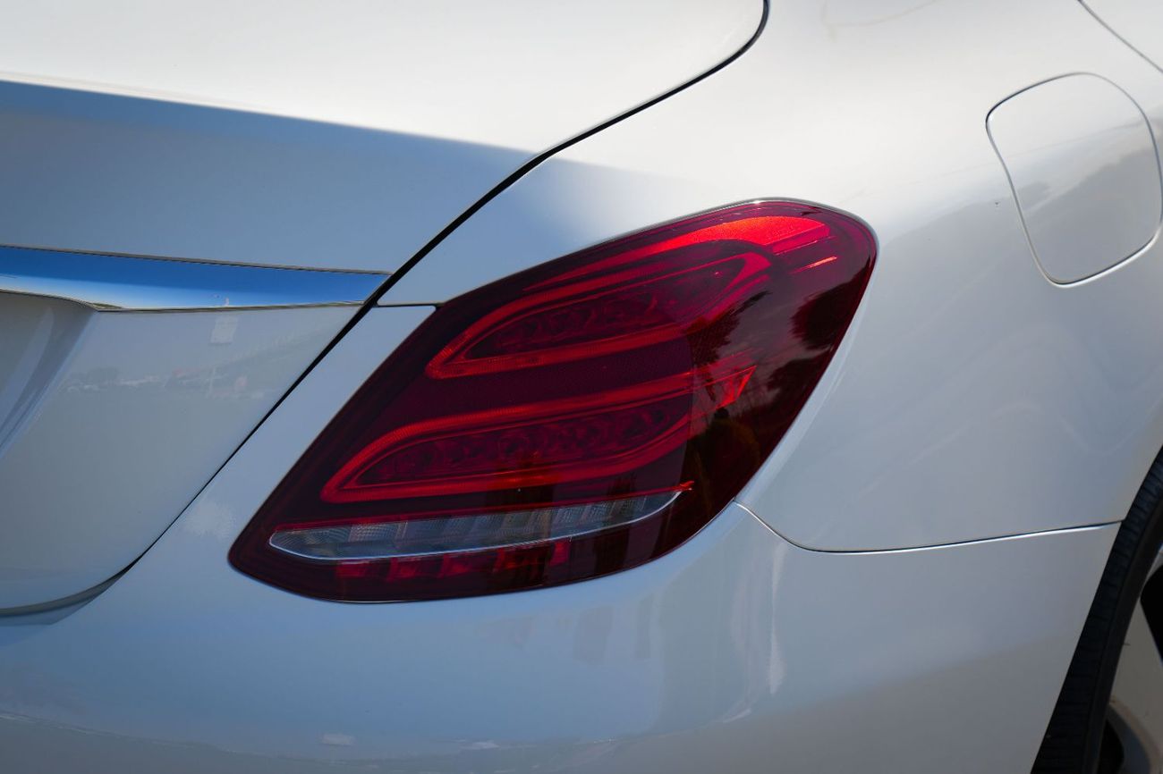 مرسيدس بنز C 200 2018!! KOREAN SPECS!! NO PAINT!! NO ACCIDENT!!