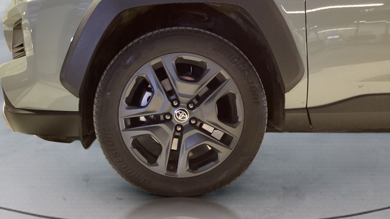 تويوتا راف ٤ 2.5 ADVENTURE 4WD AUTO | شامل الضمان | 0 ﺪﻔﻋﺓ ﺃﻮﻟﻯ