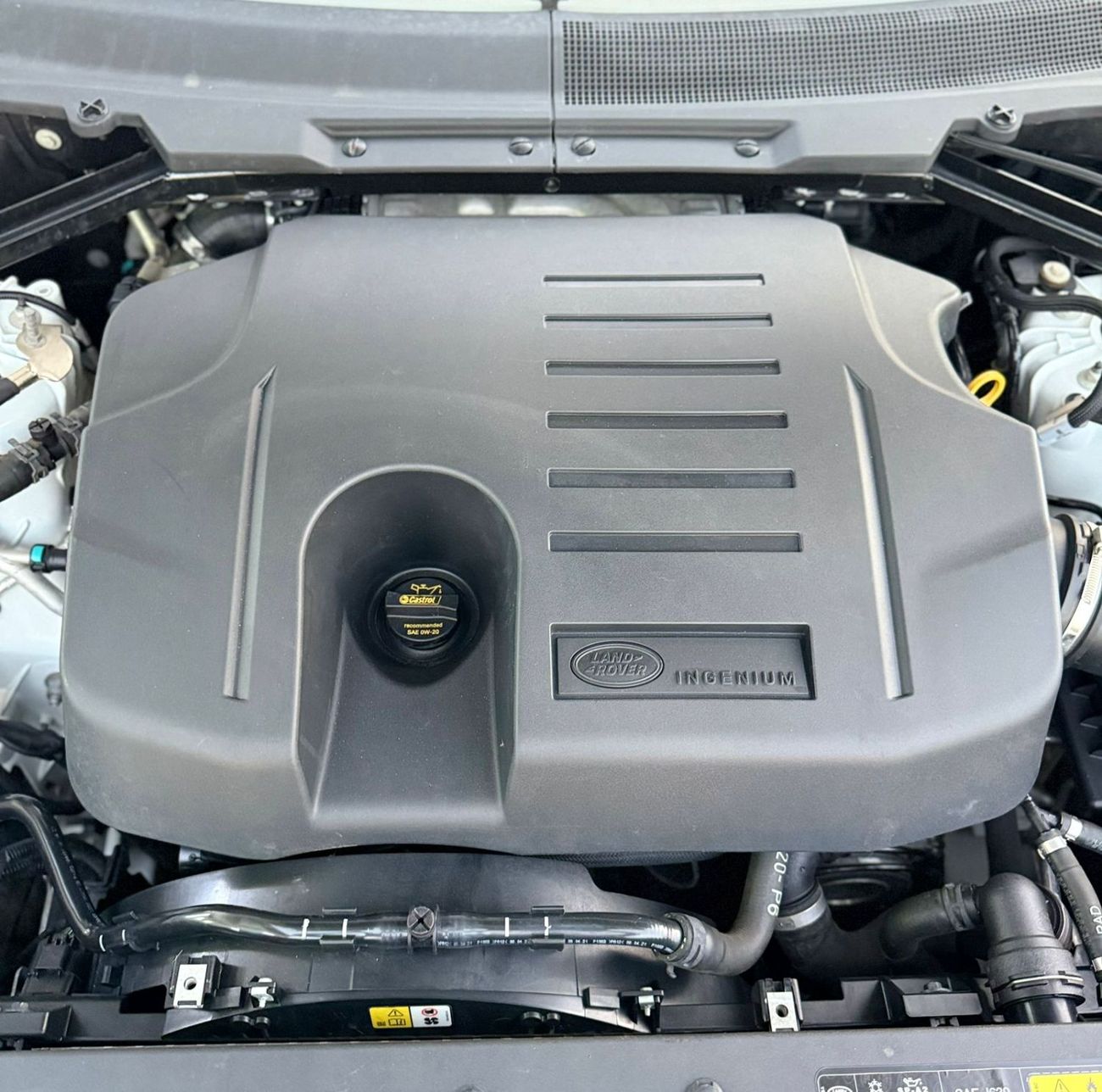 لاند روفر ديفندر 90 X-Dynamic HSE P400 3.0L