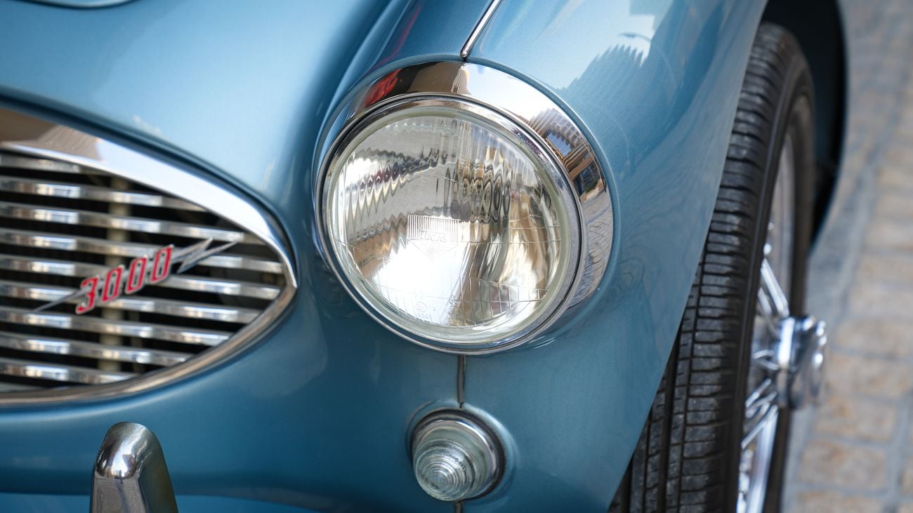 Austin Healey 3000 ice blue, wire wheels