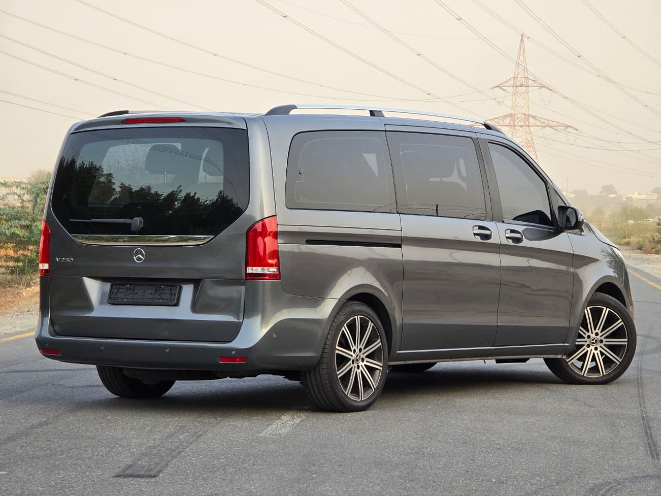 Mercedes-Benz V 250 Std 2.1L MERCEDES V-250 2020 GCC // 2KEYS // FULL OPITION // PERFECT CONDITION