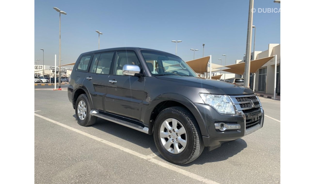 Mitsubishi Pajero Mitsubishi Pajero 2016 gcc full automatic  for sael