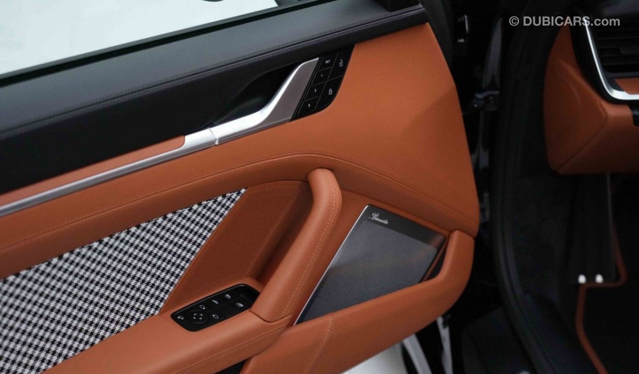 بورش 911 توربو S Cabriolet | Brand New | 2024 | Jet Black | Interior Heritage Design Package