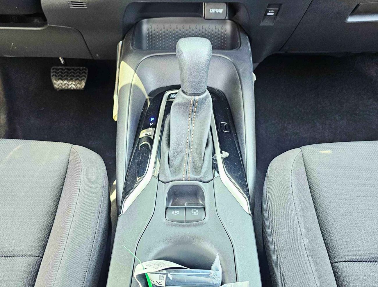 تويوتا ليفين HYBRID LUXURY | 1.8L V4 | SUNROOF DVD + CAMERA | FULL OPTION