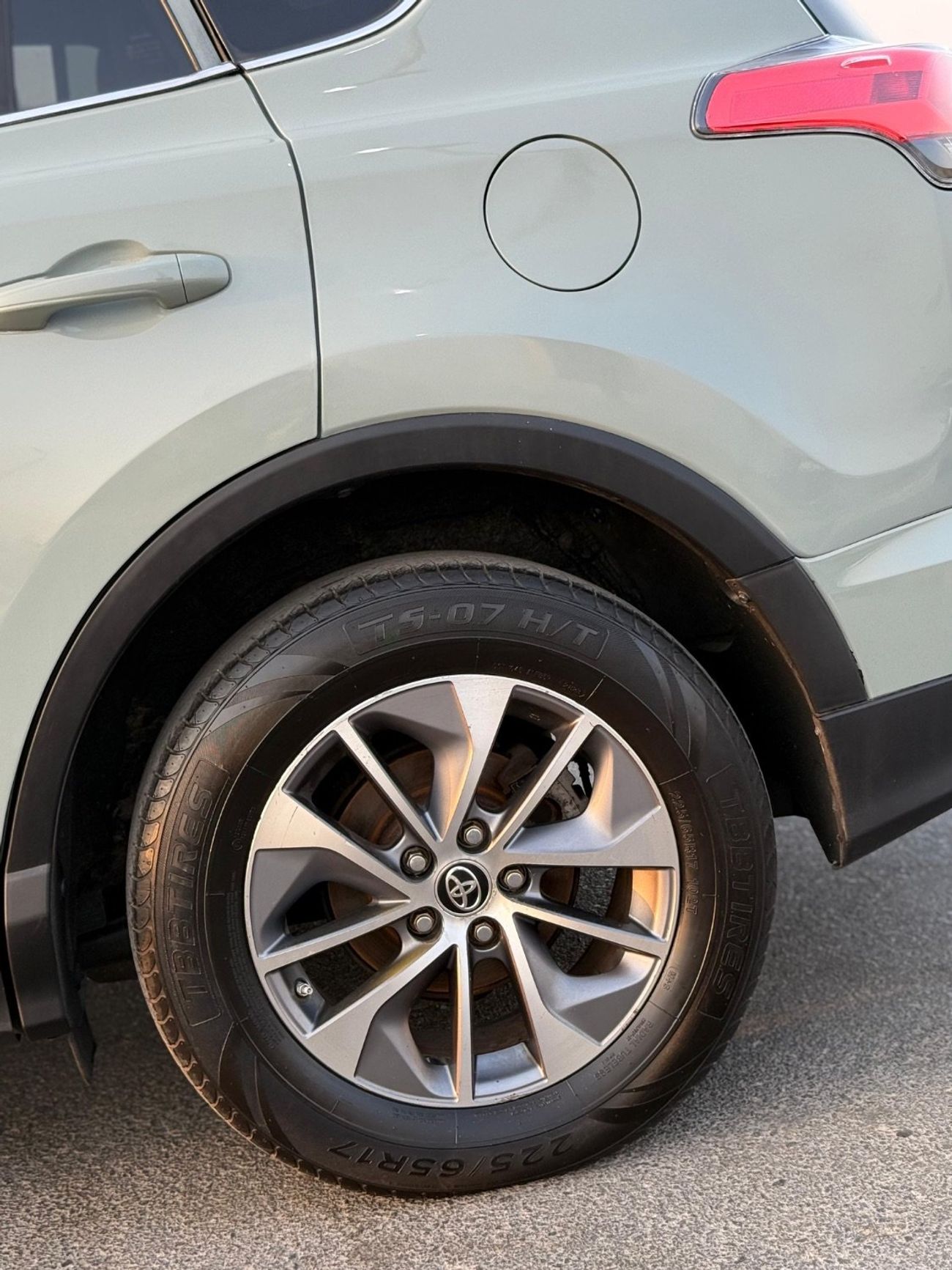 تويوتا راف ٤ Hybrid XLE 2.5 L full option