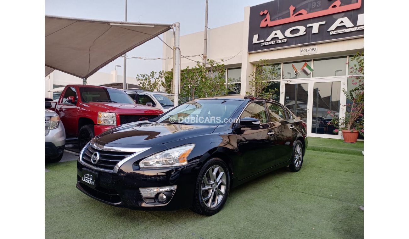 Nissan Altima 2015 model, leather hatch, cruise control, remote control wheels, in excellent condition