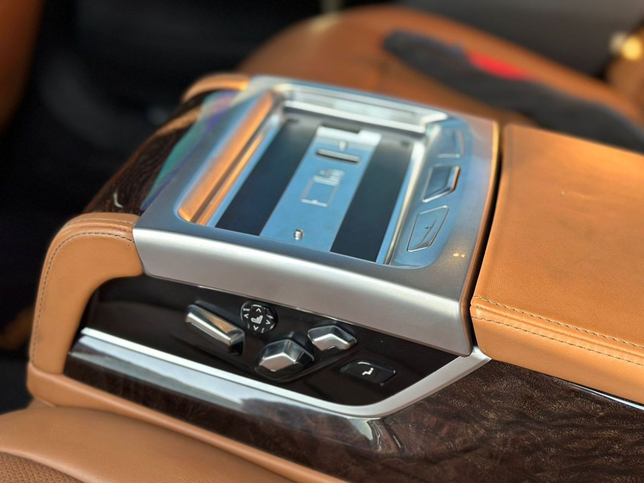 BMW 750Li xDrive 4.4L (530 HP)