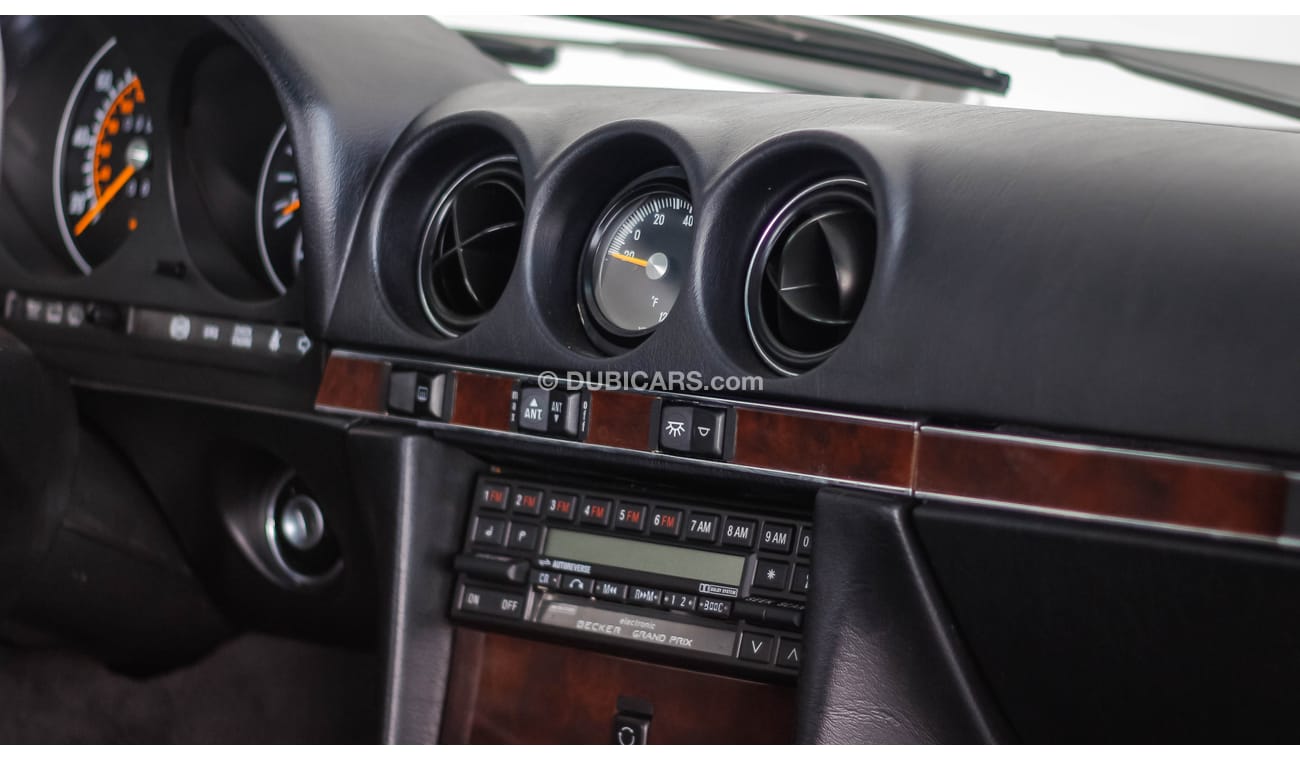 Mercedes-Benz 560 SL