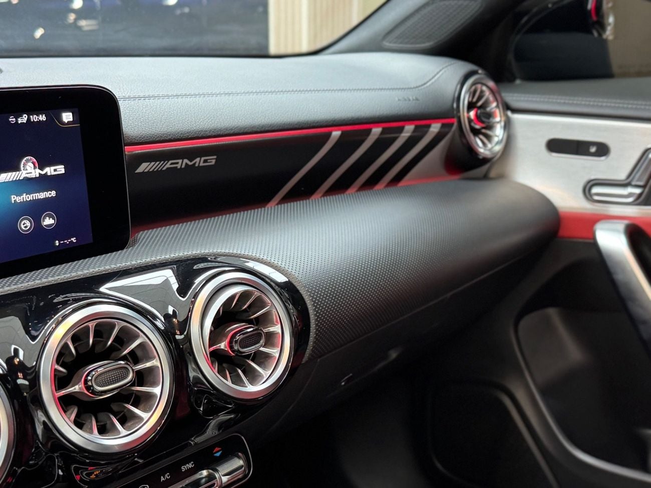 مرسيدس بنز CLA 35 AMG Premium + 2.0L