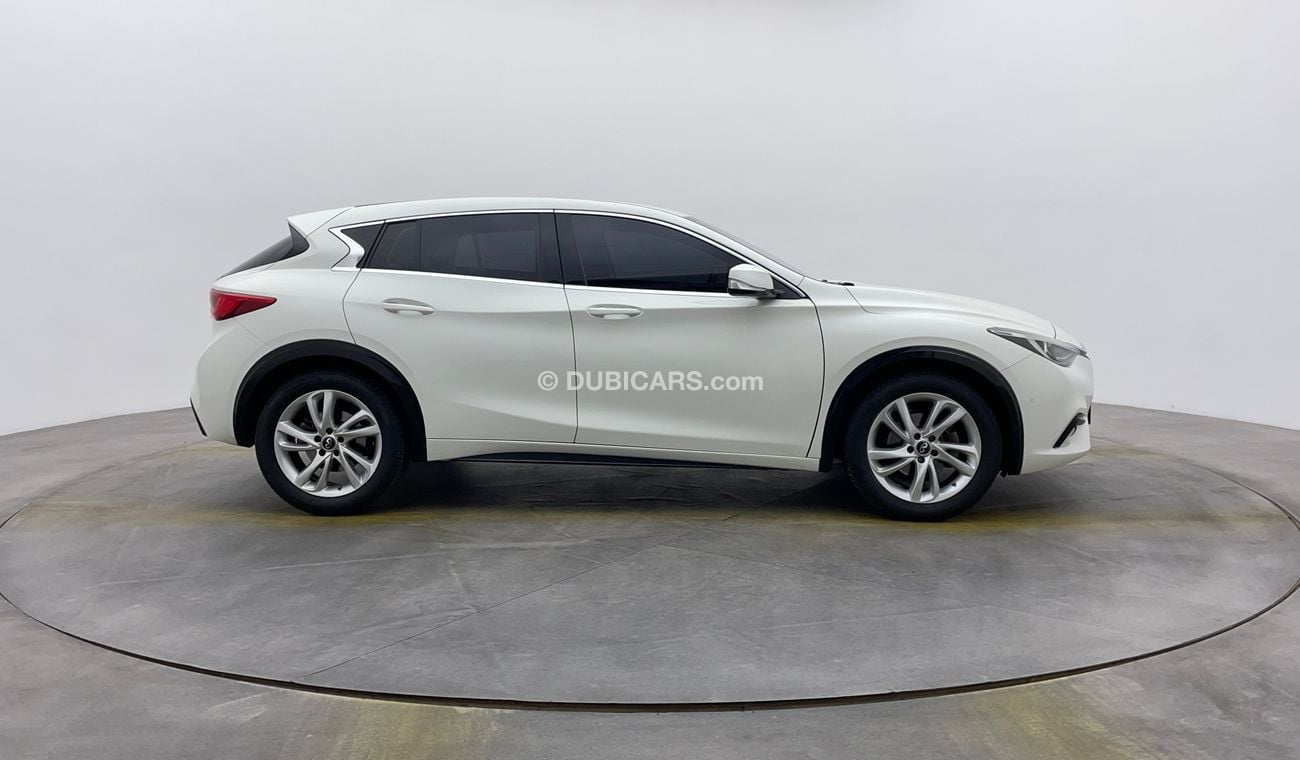 Infiniti Q30 Luxe 1600