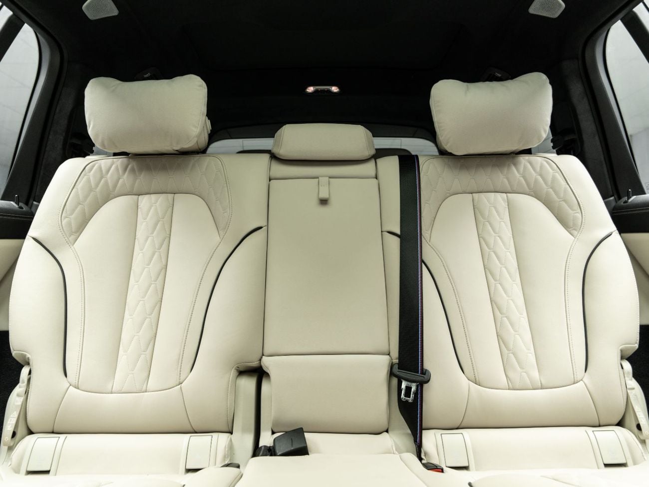 BMW X7 M60i XDRIVE BUY NOW, PAY 2027 | THE BLACKLINE STANDARD | 2030 BMW Warranty + Service, GCC, Low KMs