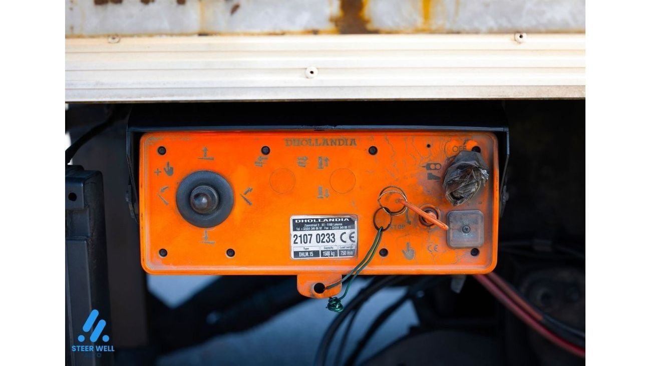 Mitsubishi Fuso Canter 2021 Canter - Short Chassis - Dry Box with Tail Lift - Diesel M/T - GCC - Book Now!