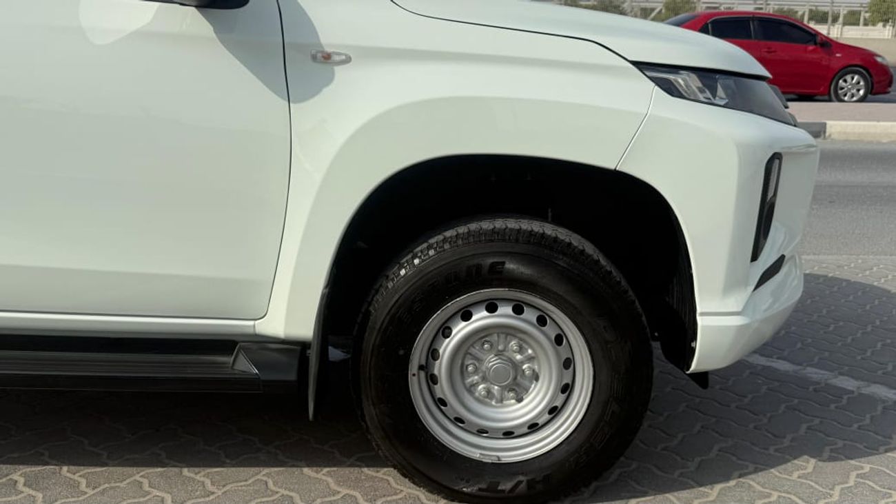 ميتسوبيشي تريتون DIESEL 2,4 LITER ,RIGHT HAND DRIVE ,2023 MODEL ,WHITE COLOR ,AUTOMATIC GEAR
