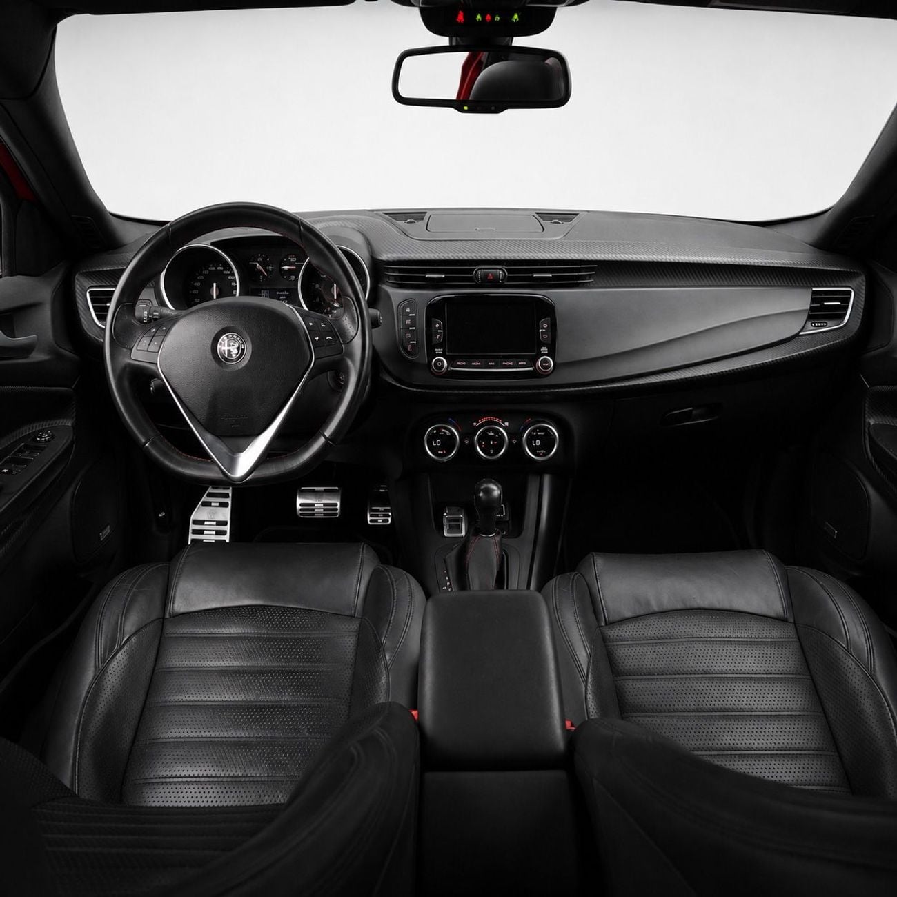 Alfa Romeo Giulietta Veloce AED 727 P.M • 0% Downpayment •  Alfa Romeo Giulietta Veloce • 1 Year Warranty