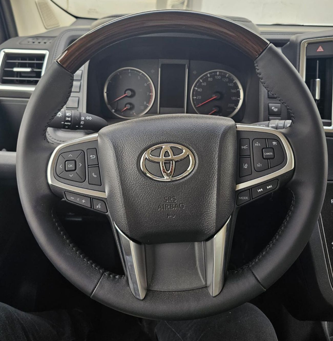 تويوتا جرافينا 2025 Toyota Granvia Premium (Full-Option with Radar) 6-Seater 3.5L V6 Petrol A/T RWD Export Only