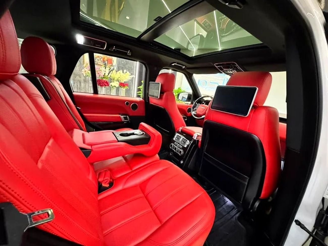 Land Rover Range Rover AUTOBIOGRAPHY FACELIFT TO || AUTOBIOGRAPHY KIT RR VOGUE V8 II GCC || TOP RANGE || PANORAMIC ||SCREENS