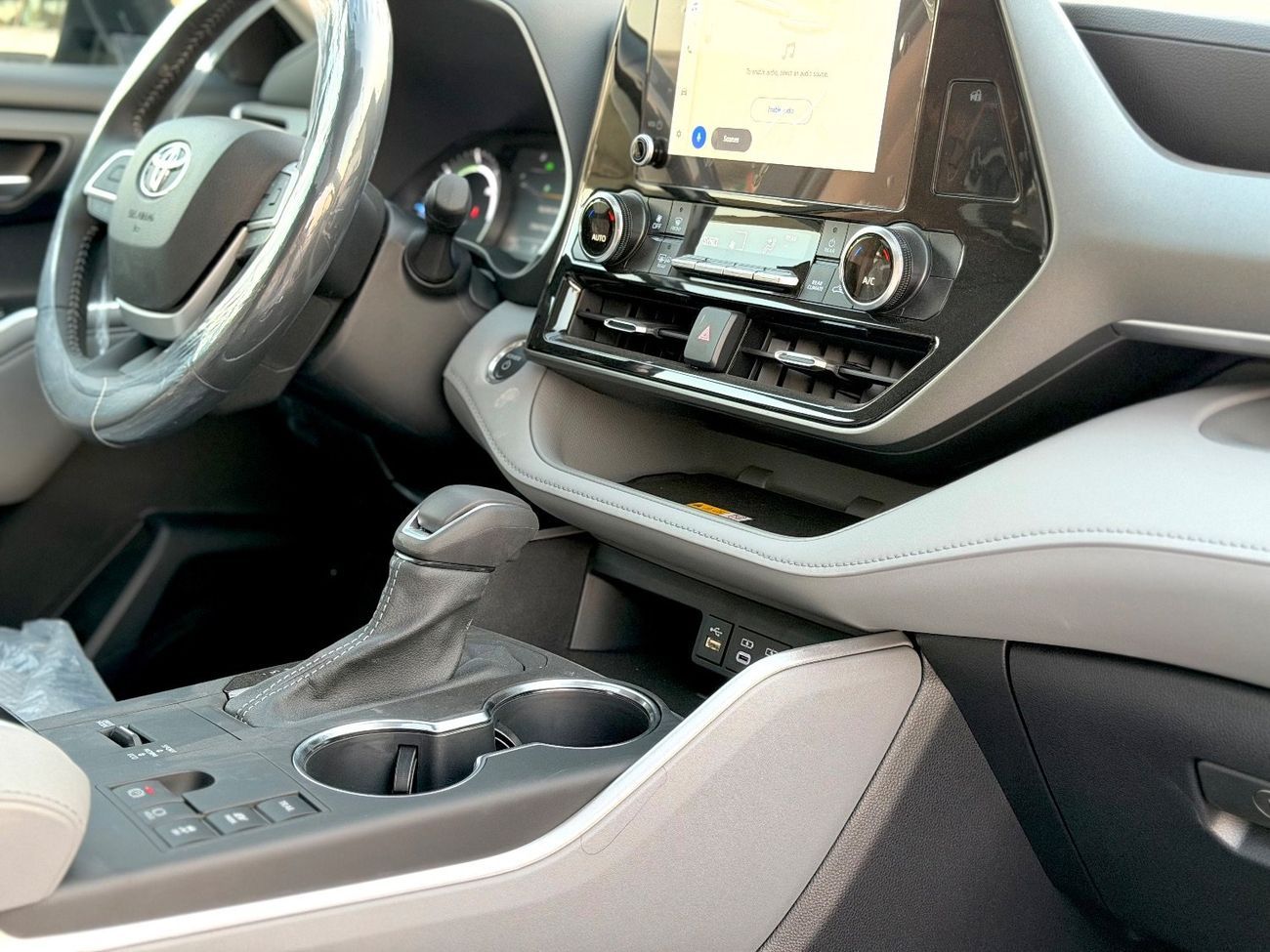 Toyota Highlander 2.5L Hybrid GXR (AWD) 2.5L Hybrid GLE (AWD)