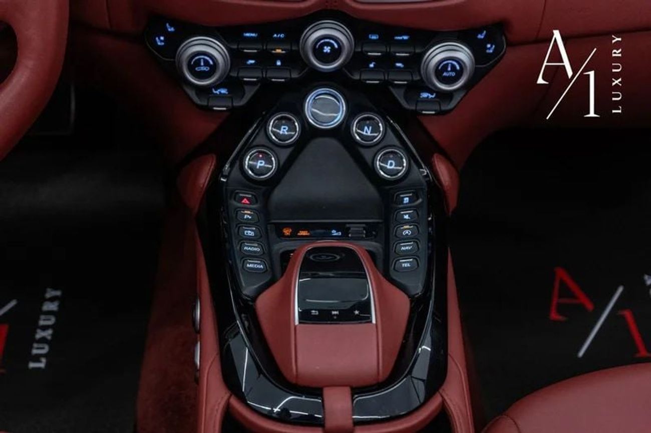 أستون مارتن فانتيج 2022 Aston Martin Vantage Roadster V8, Fully Loaded, Service Contract, GCC Spec