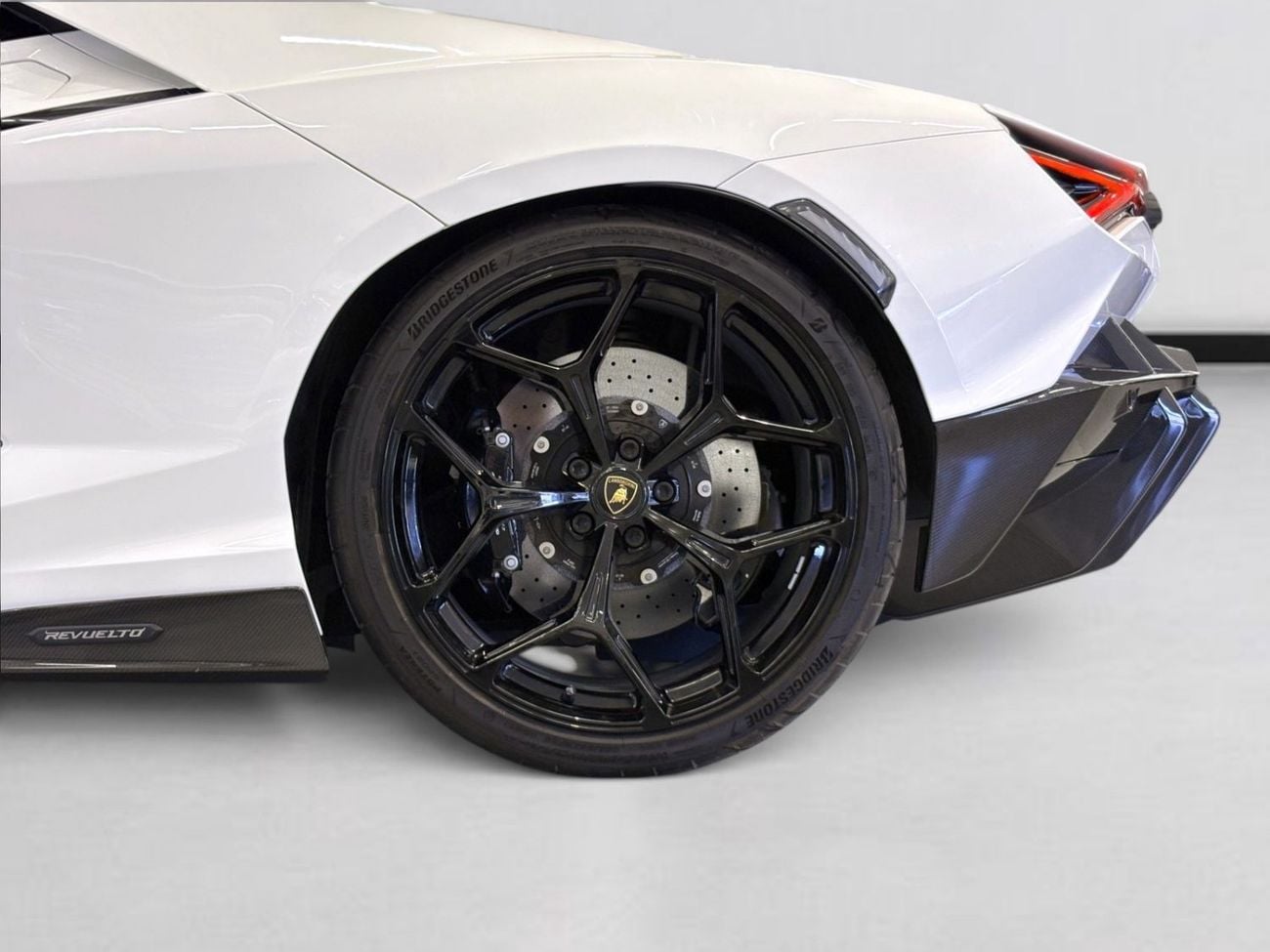 لامبورغيني ريفويلتو AED 30,400 P.M | 0% DOWN PAYMENT | LAMBORGHINI REVUELTO CARBON EDITION | 6.5L V12 HYBRID – 1,001 HP 
