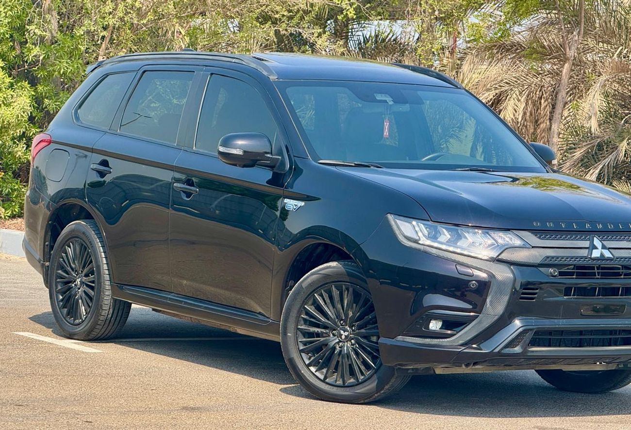 Mitsubishi Outlander GLX Super High 2.4L 980-Monthly l GCC l Hybrid, Sunroof, Leather l Accident Free