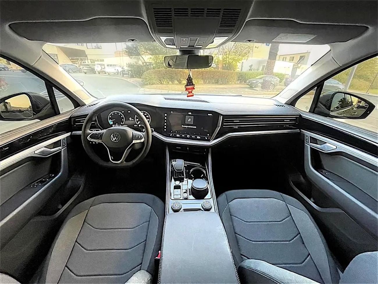 فولكس واجن طوارق Trendline 2.0L 2,384 P.M | Trendline - GCC Specs - Brand New! Under warranty