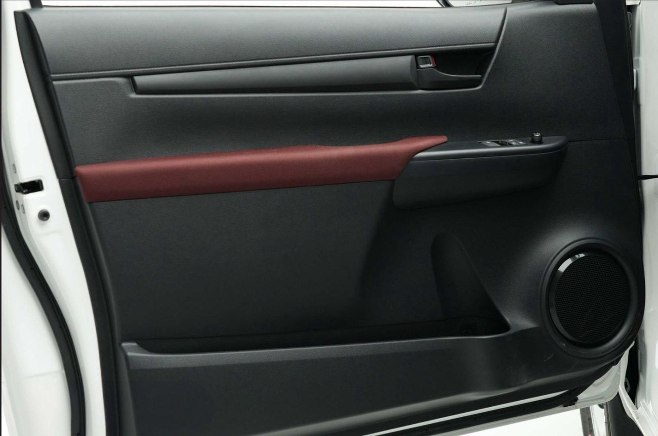 تويوتا هيلوكس 2.7L 4X4 S/C STD(i) M/T PETROL