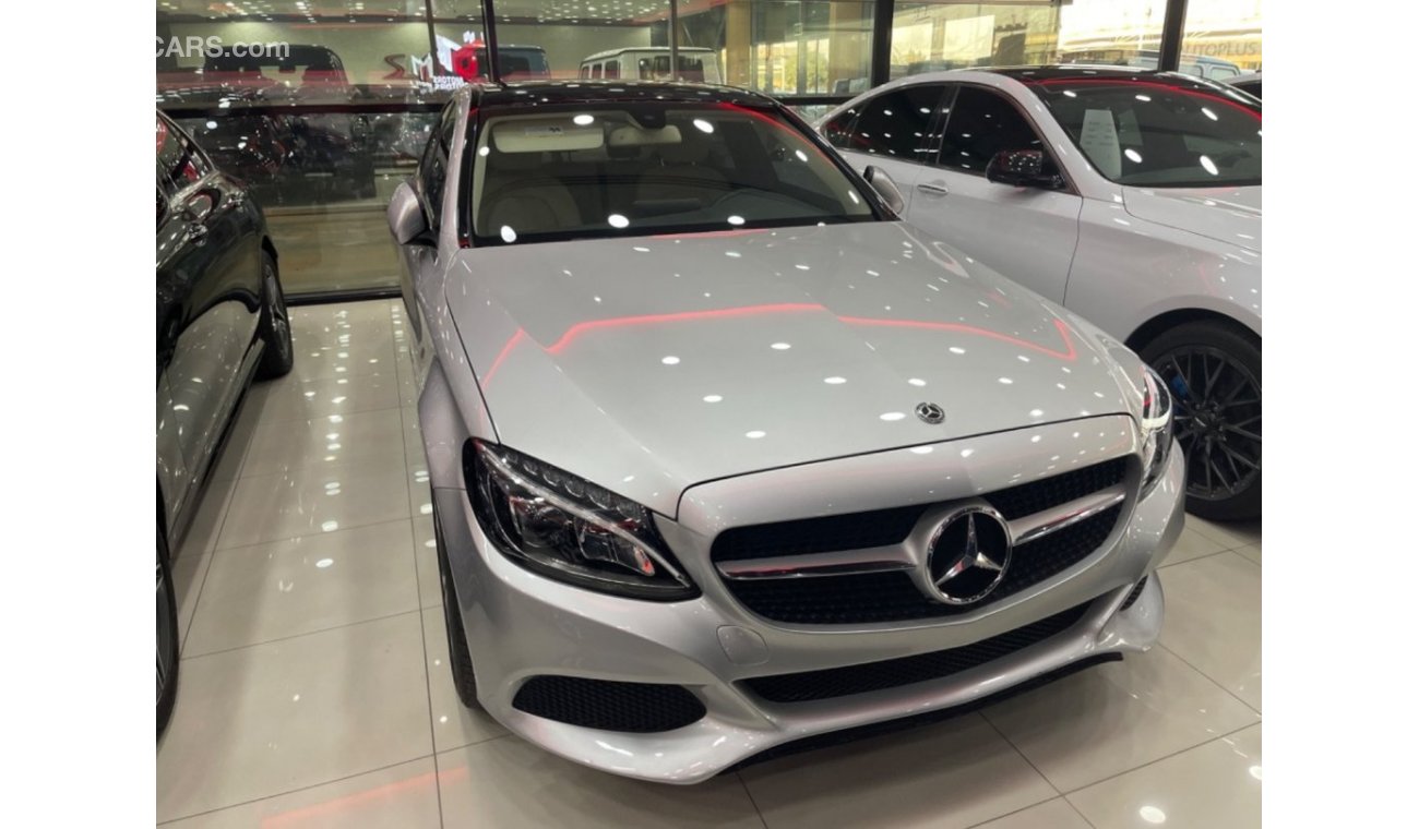 مرسيدس بنز C 300 لاكجري