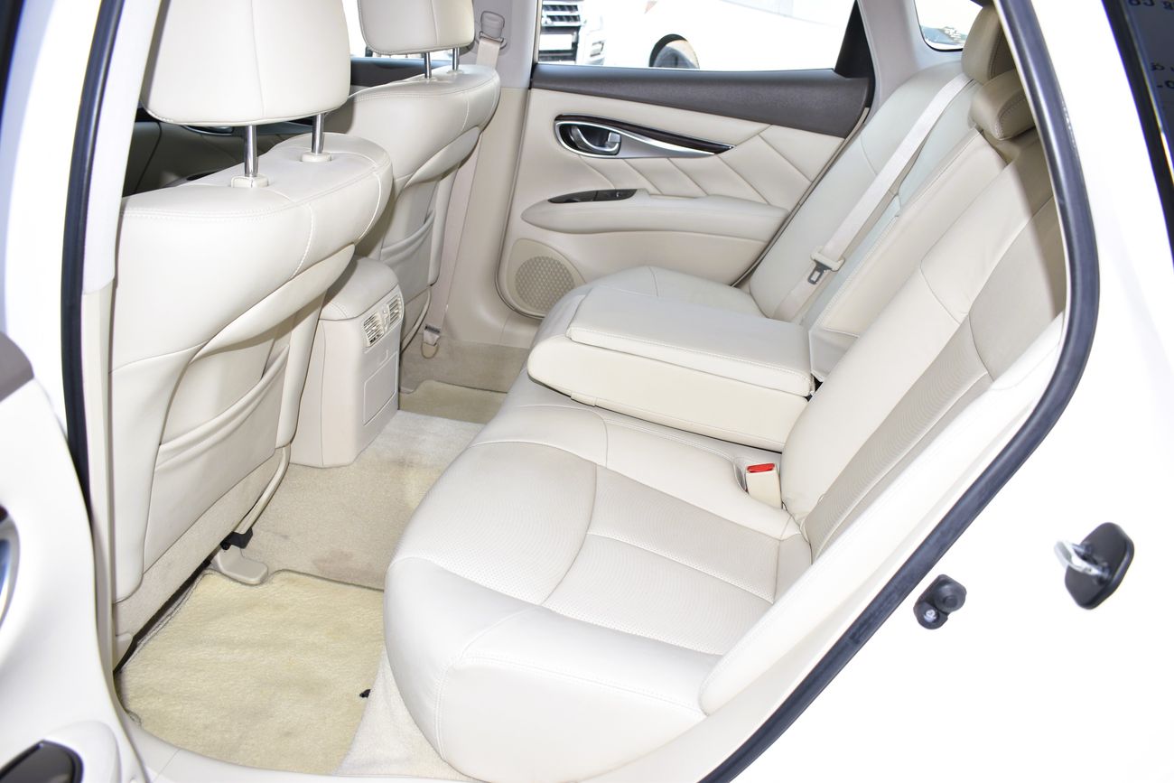 إنفينيتي Q70 AED 1359 PM | 3.7L EXCELLENCE GCC DEALER WARRANTY
