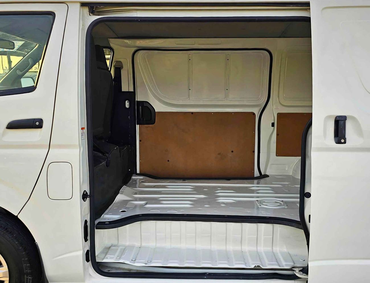 تويوتا هاياس CARGO PATROL/ GCC/ STANDARD ROOF/ EXPORT ONLY/ LOT# 26062